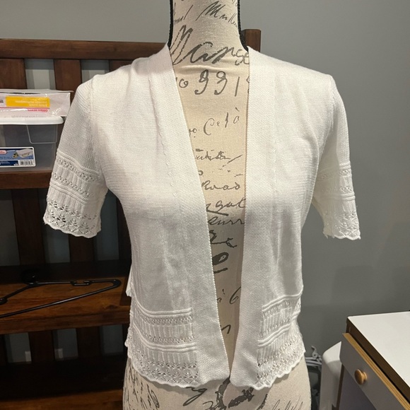 White short sleeve cardigan size PS - Picture 1 of 4